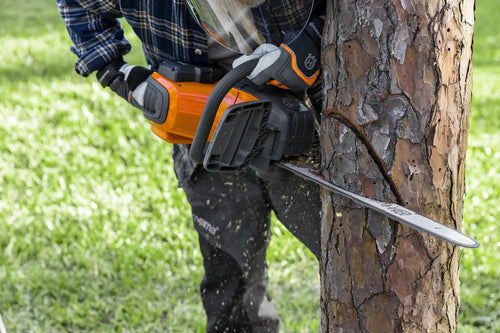 Husqvarna Power Axe 350i Chainsaw (battery and charger included)